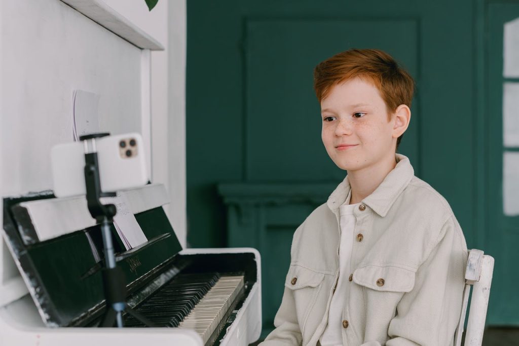 Faut-il commencer tôt le piano pour réussir ?